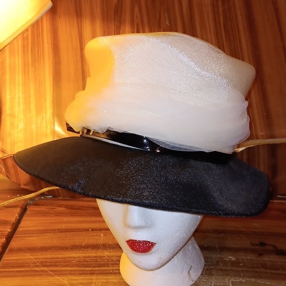 Ladies vintage hat white black main image 4